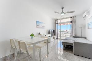 New apartment in Los Cristianos Renovated with AC, Steps from Playa Las Vistas