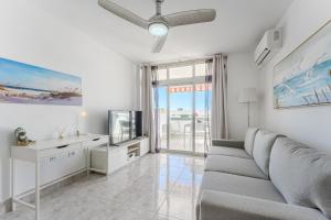New apartment in Los Cristianos Renovated with AC, Steps from Playa Las Vistas