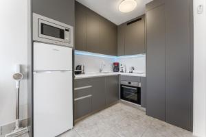 New apartment in Los Cristianos Renovated with AC, Steps from Playa Las Vistas