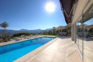 Villa contemporaine avec vue mer