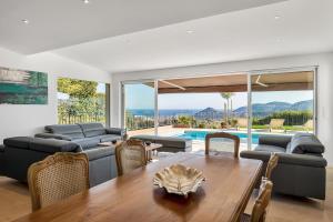 Villa contemporaine avec vue mer