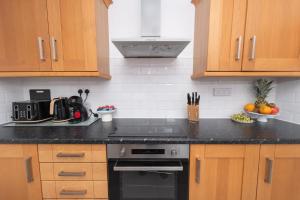 4-Bed House Parking, Wi-Fi, Families & Contractors