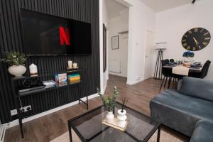 4-Bed House Parking, Wi-Fi, Families & Contractors