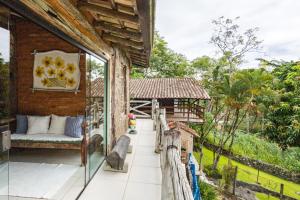 Churrasqueira e garagem a 500m da Praia de Perequê