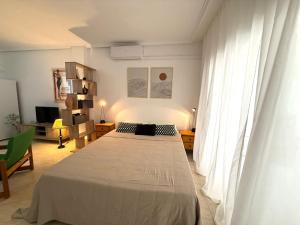 Finlandia Studio by Los Locos beach