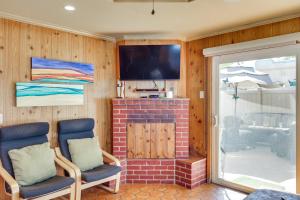 Downtown Carlsbad Apartment Less Than half Mi to Beach!