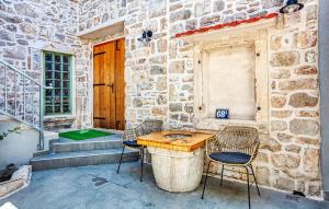 Beautiful Home In Murter