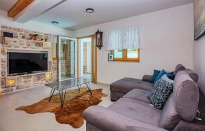 Beautiful Home In Murter