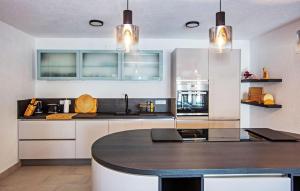 Beautiful Home In Murter