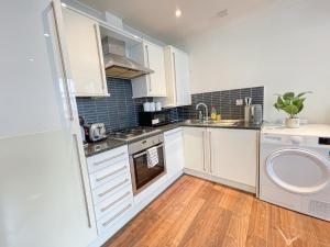 Embankment 2-Bed Flat with AC near Charing Cross, Trafalgar Square, London Eye, Big Ben