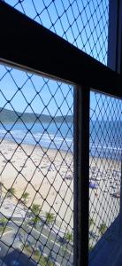 APARTAMENTO BOQUEIRÃO PRÉDIO FRENTE AO MAR COM GARAGEM WI-FI e AR