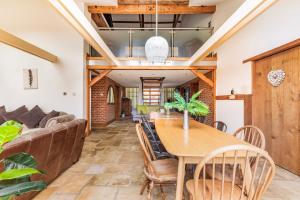 Hobland Barns by Leap Escapes