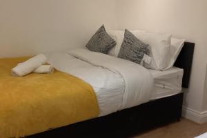Sleeps 11 -Pets Ok - Private Garden - Free Parking