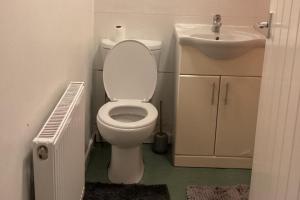 Sleeps 11 -Pets Ok - Private Garden - Free Parking