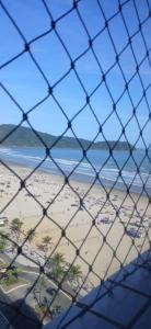 APARTAMENTO BOQUEIRÃO PRÉDIO FRENTE AO MAR COM GARAGEM WI-FI e AR