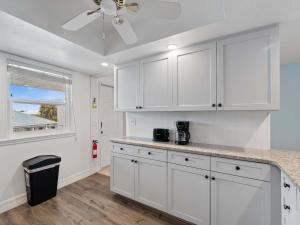 Relaxing Riverfront Haven Heated Pool River Views