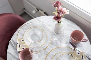 Pluminous Studio- Free Parking- No staircase