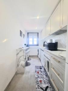 2 Bed Apt with Private Solarium Puerto Duquesa