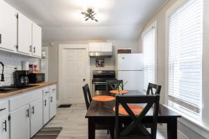 3 bed 2 Bath Walk to Fountain Square, Pet Friendly