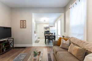 3 bed 2 Bath Walk to Fountain Square, Pet Friendly