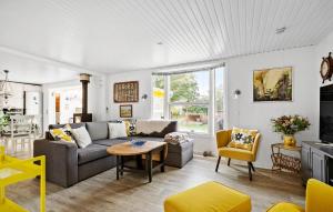 Amazing Home In Tarm With Wifi