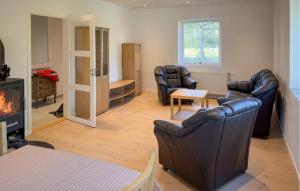 3 Bedroom Stunning Home In Fårvang