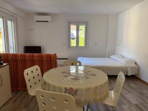 Studio apartment near the lake