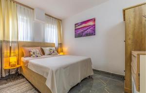 1 Bedroom Gorgeous Apartment In Banjole 