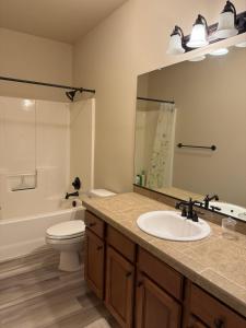 2 Beds and 1 bath upgraded modern lower level home in NW Portland