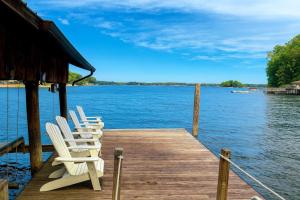 Big Water View Lake Home in Mooresville, North Carolina