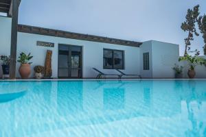Villa Nazoly, Oasis de Tranquilidad con Piscina Privada en el Corazón de Lanzarote