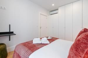 Colorful & Elegant Apartment by HostWise