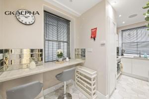 Marylebone 4 Bedroom Penthouse near Paddington Station and Hyde Park - Sleeps 8