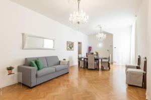 Strada Maggiore Apartment