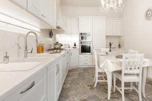 Strada Maggiore Apartment