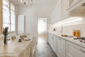 Strada Maggiore Apartment