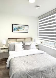 Cozy 1-Bedroom with Downtown City views