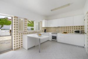 Villa Sitambo- Pool & Sea View