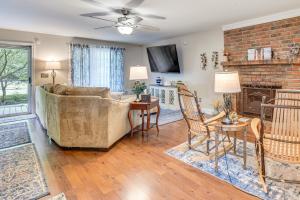 Enchanting Creekside Cottage with Hot Tub