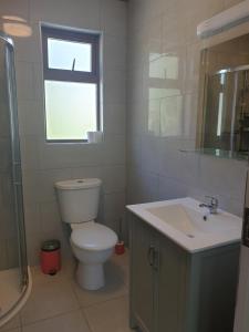 Lake lodging 1 mile from Dungloe max 2adult 1child