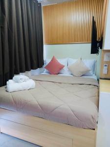 Balcony Studio Ayala with Ultra-Fast 400 Mbps WiFi