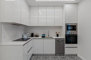 Renovated cozy apartment - H