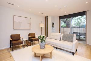 Mill Hill Mews Home with Garden