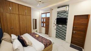 Palm Venicia 3 BR Chic Artistic Villa