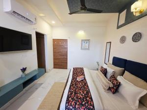 Palm Venicia 3 BR Chic Artistic Villa