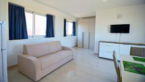Leo Apartments