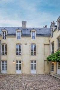 Historic 18th-Century Mansion - 3 BR - Bayeux - Garden & Museums Nearby