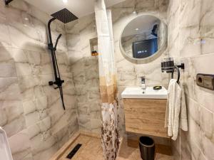 Sunny Rooftop Studio 7 minutes to City Center