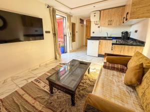 Sunny Rooftop Studio 7 minutes to City Center