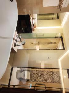 Azure Crown Hotel & Suite